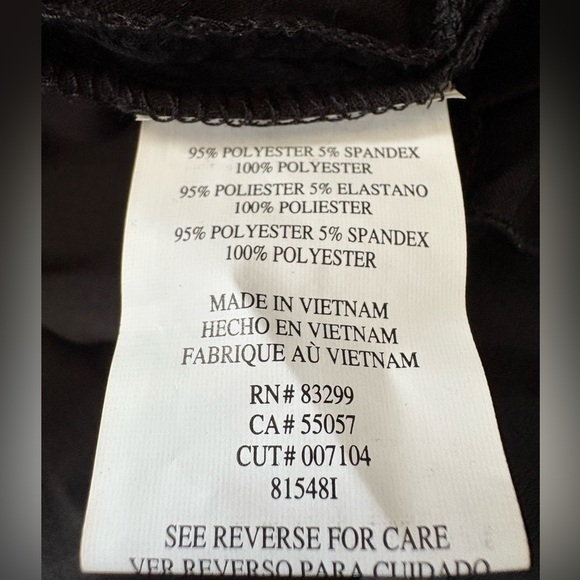 Elegant Black Sleeveless Dress - Picture 5 of 5